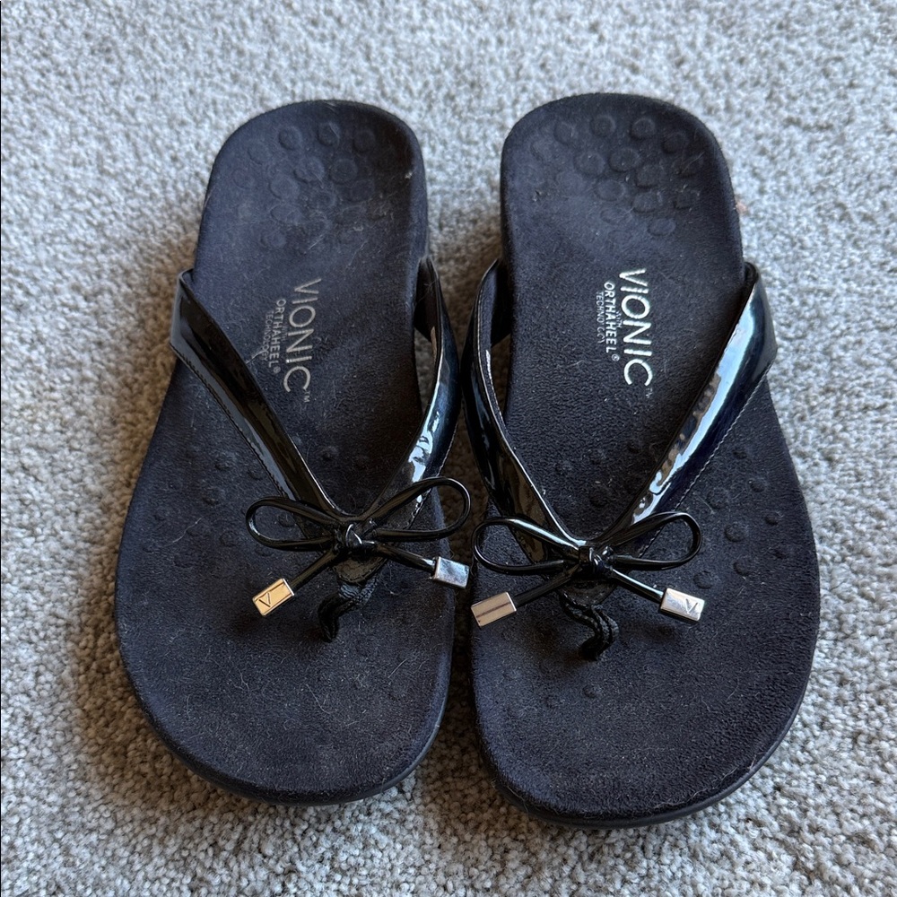 Vionic Black Patent Bow Thong Sandals